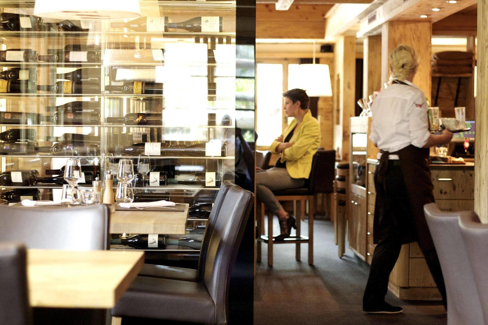 Hotel Walliserkanne Grachen Ngoại thất bức ảnh